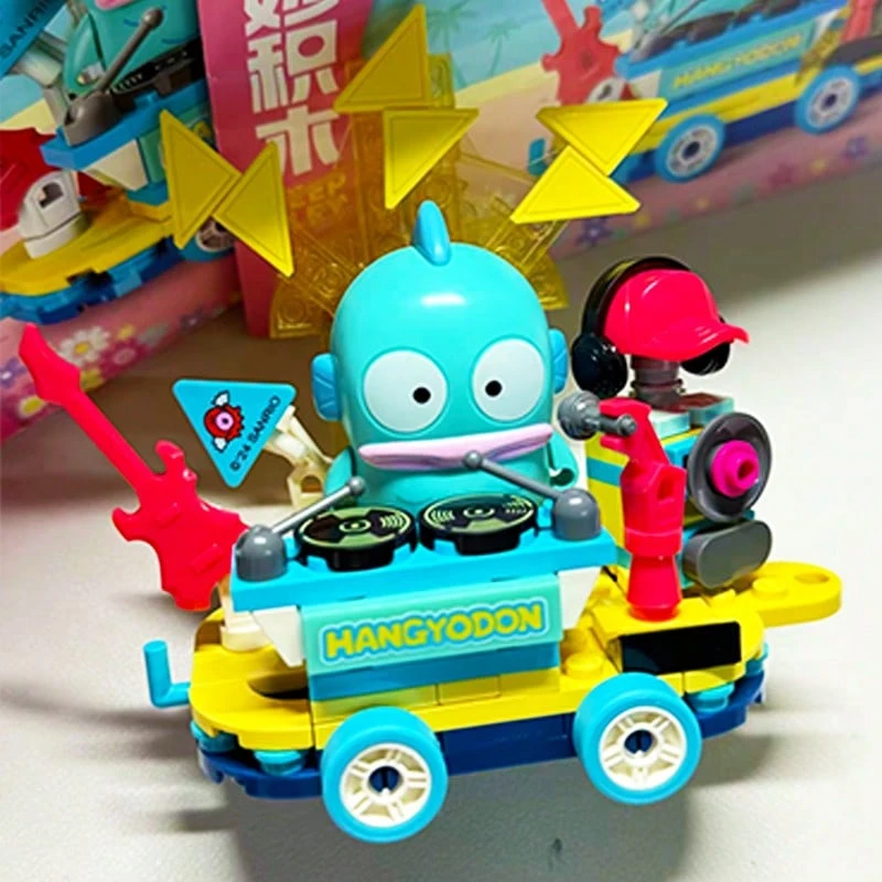 Sanrio 花车游行系列积木套装 - 学生益智玩具、生日礼物、Hello Kitty 和 Kuromi 积木；Sanrio 的可爱超级明星邀请您一起来（动态 EDM - Hangyodon） - 彩色 - 查看 1