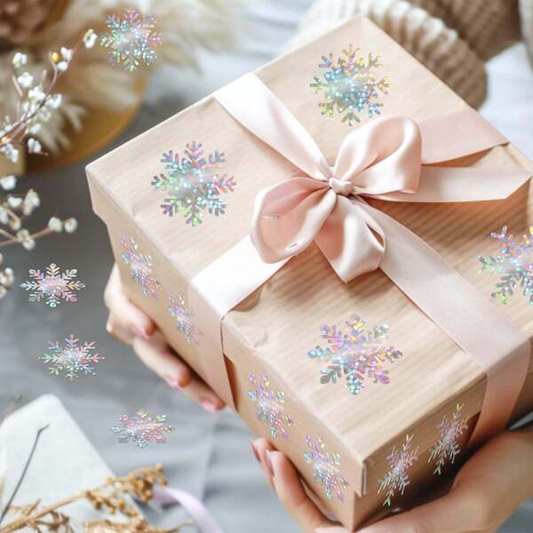 500pcs Laser Silver Snowflake Stickers Roll – 3 Assorted Designs, Waterproof Self-Adhesive Xmas Decals For Gift Wrapping, Envelopes, Journals & Winter Party Decorations