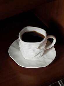 1 Set Ceașcă de cafea și farfurioară de înaltă calitate cu design plisat, Cană ceramică creativă, Ceașcă de cafea și farfurioară de nișă rafinată, Model european de piatră, Cană ceramică de uz casnic, Ceașcă ceramică luxoasă alb-negru, De înaltă calitate, Potrivită pentru birou, restaurant, cafenea, sufragerie, acasă, Poate fi oferită și ca dar de sărbători prietenilor sau familiei, Cadou de Crăciun