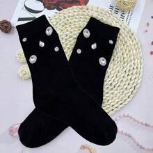 女士中筒袜，饰有闪亮水钻（每包1/2/4双）。透气、耐穿、休闲、时尚、柔软、舒适、可爱且百搭。适合春、夏、秋、冬四季穿着。是送给女性的完美礼物，也是约会、派对和其他场合的理想之选。时尚派对的必备单品，也是情人节或母亲节的绝佳礼物。