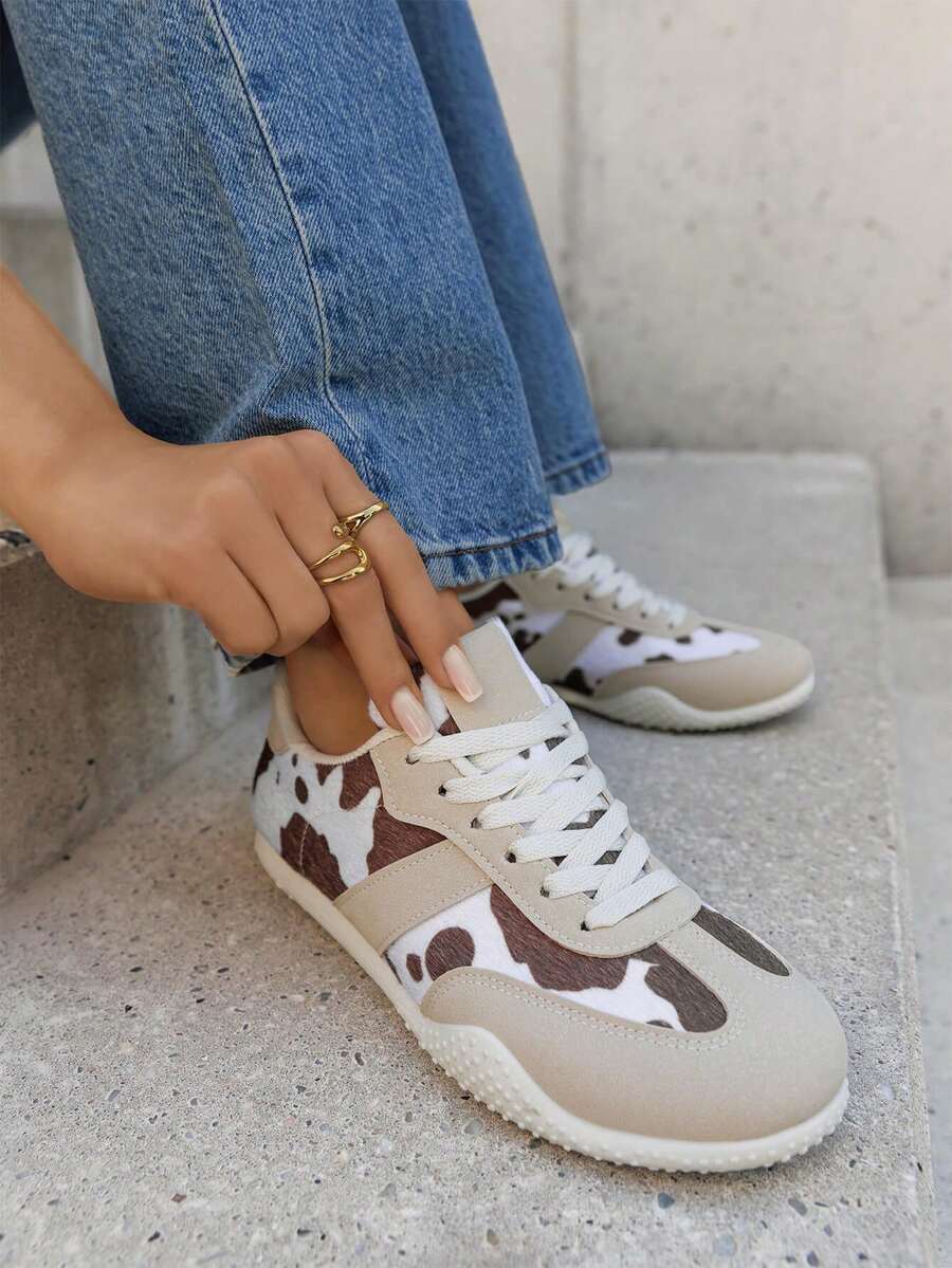 Baskets Rétro Mixte 9010 – Sneakers In A Variety Of Styles, Vintage And Modern - Cow - View 1