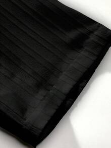 Conjunto informal de dos piezas para hombre (camisa de manga corta lisa con textura + pantalón recto con cintura elástica y cordón). - Negro - Ver 10