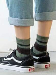 7 pares de calcetines cortos para hombres. Tela de punto suave. Adecuado para cumpleaños, Acción de Gracias, reuniones familiares, fiestas. Calcetines casuales únicos y elegantes. Adecuado para todas las estaciones. Un gran regalo para parejas, amigos. Una excelente opción para vacaciones, deportes al aire libre