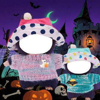Halloween-tema med pumpalyktor, fladdermöss, slott, söta spöken och andra element. Ett tvådelat set med dockkläder, inklusive en magisk hatt som kan bäras på båda sidor och en randig tröja i blandade färger.