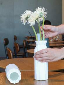 1个8英寸塑料花瓶，折纸风格芦苇草花瓶，纯色塑料花瓶，人造花瓶，适合餐桌装饰、乡村风格、办公室、家居客厅装饰、节日氛围营造，可作为礼物赠送。 - 白色 - 查看 5