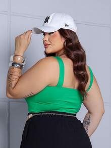 Top Cropped Feminino Plus Size Suplex Coladinho de Alça Grossa para o Verão e Calor - Verde Escuro - Visão 6
