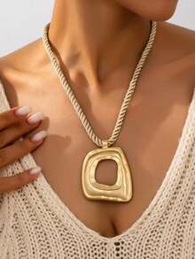 1 Stück Vintage goldener Metall-Quadrat-Anhänger mit dickem Seil-Halskette, elegante und charmante Halsketten-Accessoire, geeignet für den täglichen Gebrauch, Urlaub, Party