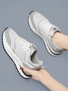 De moda y versátil letra de impresión zapatos deportivos casuales de las mujeres de baja altura,Zapatillas deportivas para mujer,al aire libre de malla transpirable zapatos planos ligeros para correr,Nuevas zapatillas de tenis para mujer antideslizantes y resistentes al desgaste,Apto para todas las estaciones, uso diario, actividades al aire libre, correr y fitness. - Gris - Ver 4