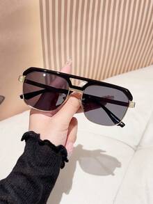 1 pieza Gafas de moda para mujer con marco negro y dorado, estilo veraniego, gafas para mujer, gafas, estilo Y2K, esencial para volver al colegio, artículo esencial para vacaciones, artículo esencial para viajes, adecuado para fiestas en la playa, ropa de calle, selfies.