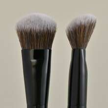 Flat Top Blush Brush, Skin-Friendly Makeup Tool, Enhances Cheek Color