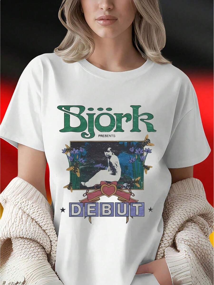 Björk präsentiert ihr erstes Grafik t shirt für Damen – kurzärmelig, Rundhalsausschnitt, Herz- und Blumenprint, leicht für Frühling und Sommer, weißes Sporttop für Damen, lässiges Outfit für den Frühling | tshirt sommer oberteile damen mit Blumenprint | Leichtes T-Shirt - Branco - Ver 1