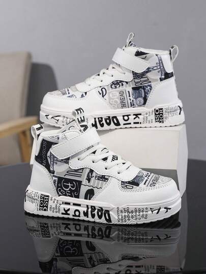 儿童时尚休闲运动鞋，涂鸦设计，舒适柔软的鞋底，钩环闭合设计，前卫字母滑板鞋