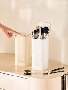 1 件自动升降化妆刷架，带四个隔层，独立设计，轻奢化妆刷收纳，容量大