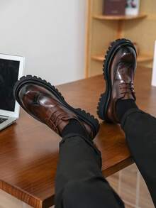 经典复古布洛克雕花男士商务休闲皮鞋，百搭厚底增高正装鞋，适合工作和通勤婚礼配饰