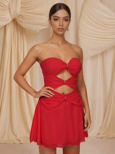 浪漫蝴蝶结装饰无肩带A字网纱迷你派对连衣裙，适合情人节、婚礼季派对、假日度假、约会之夜、返校季及其他场合。