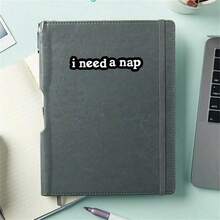 Adesivo de vinil engraçado "Preciso de uma soneca" com 2 peças, adesivo estético para humor sonolento, adesivo com citação desleixada e humor no trabalho, adesivo minimalista fofo à prova d'água para laptops, celulares e garrafas de água, adesivo preto e branco para hora da soneca, adesivo decorativo para mesa de escritório com sono