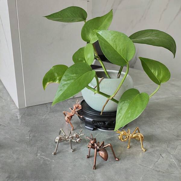 1pc Alloy Ant Desktop Decor Accessory, Suitable For Teapot Lid Holder, Office Desk Metal Craft, Small Gift, Home Decor