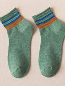 7 pares de calcetines cortos para hombres. Tela de punto suave. Adecuado para cumpleaños, Acción de Gracias, reuniones familiares, fiestas. Calcetines casuales únicos y elegantes. Adecuado para todas las estaciones. Un gran regalo para parejas, amigos. Una excelente opción para vacaciones, deportes al aire libre