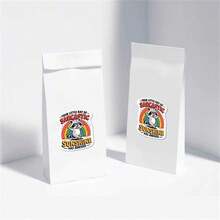 Adesivo "Seu pequeno raio de sol sarcástico chegou" com 2 peças. "Eu vou superar isso. Deixe-me ser dramático primeiro." - Perfeito para laptops, garrafas de água, diários e espaços de trabalho. Ótimo para fãs de humor, estudantes de direito e amantes do sarcasmo. Presente ideal para amigos, familiares e colegas de trabalho. Adesivo peculiar para decoração com tema de humor. Entusiastas jurídicos e humor sarcástico.