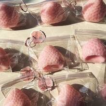 畅销的固体草莓挤压玩具 - 柔软而有弹性的硅胶质地减压玩具、烦躁玩具、旅行玩具、课堂玩具、迷你玩具、洗澡玩具、圣诞文具、减压球、生日/圣诞节/万圣节礼物、完美礼物 - 彩色 - 查看 5