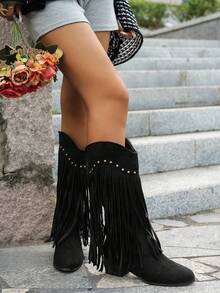 Czarne buty retro z frędzlami i suwakiem z tyłu, zamszowe buty z ćwiekami i frędzlami, rozszerzane nogawki, modne, uniwersalne, kowbojskie oficerki za kolano w stylu western, jesień/zima 2025