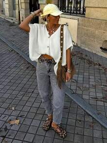 新款女士 V 领纽扣短袖超大针织开衫，休闲度假毛衣上衣，纯色针织面料前扣开合，春秋季宽松背心 - 白色 - 查看 3