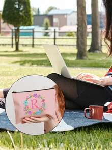 Necessaire Personalizada com Letra em Inglês, Necessaire de Maquiagem Floral em Aquarela na Moda, Necessaire de Cosméticos com Zíper Minimalista, Necessaire de Viagem com Zíper para Artigos de Toalete, Bolsa de Armazenamento para Esmalte de Unha, Bolsa Porta-Pincéis de Maquiagem (Conjunto de Presente), Necessaire de Cosméticos/Porta-Moedas