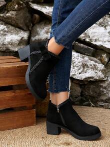 2025 年秋冬粗跟女式切尔西靴，时尚百搭优雅纯色圆头舒适休闲高跟踝靴，带蝴蝶结 - 黑色 - 查看 9