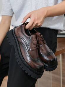 经典复古布洛克雕花男士商务休闲皮鞋，百搭厚底增高正装鞋，适合工作和通勤婚礼配饰