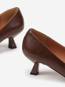 Vices Duck Heel Pumps With Natural Leather Insole - Mocha Brown - View 6
