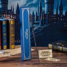 Warner Bros Bacchetta magica di Harry Potter - Bacchette dei personaggi del film ufficialmente autorizzate, realizzate in resina con anima in metallo incorporata per maggiore durabilità e resistenza alla rottura [Garanzia di autenticità] - Bacchetta di Lucius Malfoy, bacchetta di Hermione Granger. Perfetta per feste, esibizioni, cosplay, collezioni e regali