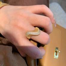 Damen Luxus 18K Goldplattierter dicker wellenförmiger asymmetrischer Zirkonia Stein Ring - Goldgelb - Übersicht 3