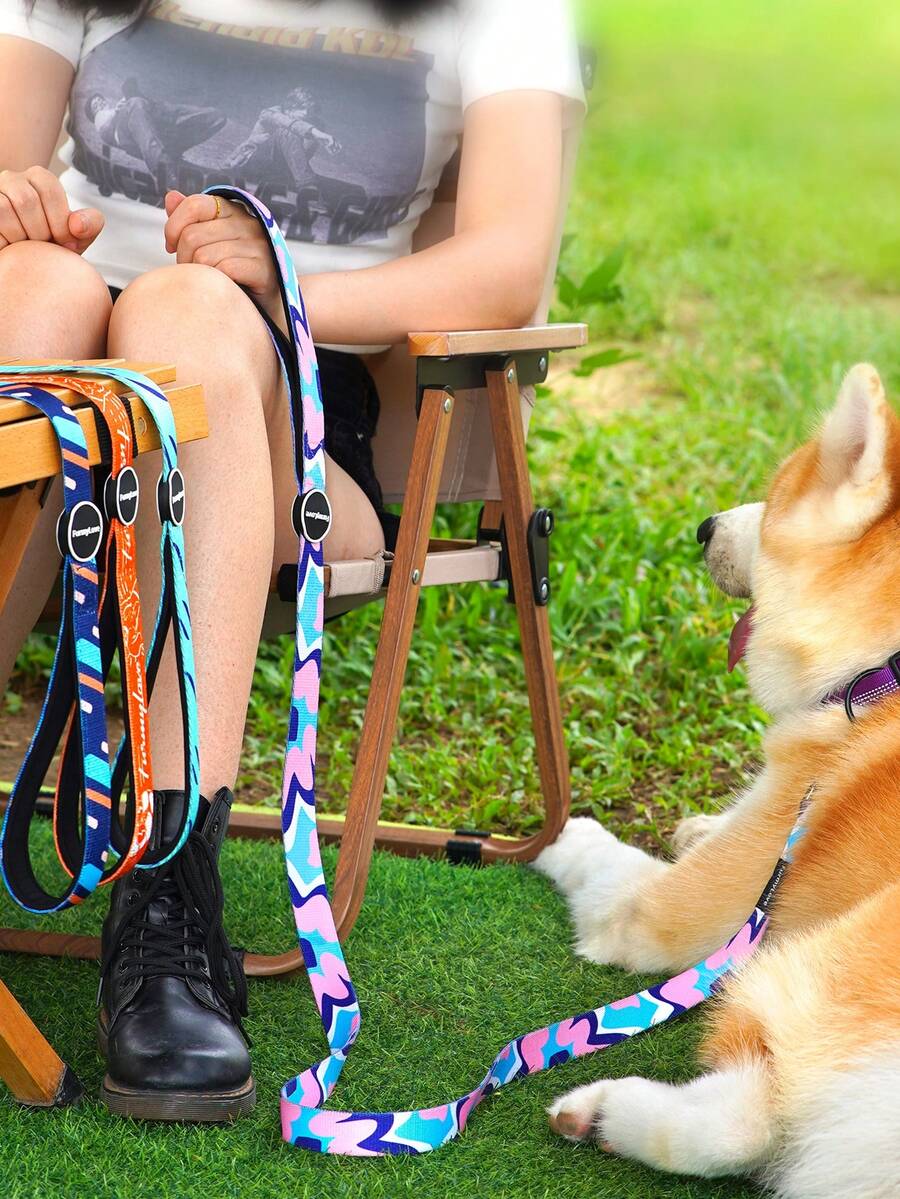 Lesă pentru câini Furmylove, lesă pentru animale de companie, mâner moale și ușor, încuietoare metalică, mâner micro-elastic anti-șoc, lesă durabilă din nailon pentru câini, lesă la modă de 150 cm/60 in, model abstract, potrivită pentru câini de talie medie și mare, activități în aer liber, plimbări, accesorii pentru animale de companie
