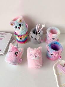 1个卡通猫毛绒笔筒学生高颜值桌面文具女生宿舍装饰收纳筒摆件 - 彩色 - 查看 3