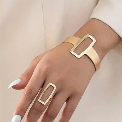 A Fashionable And S…