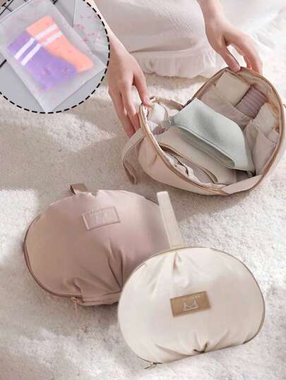 حقيبة تخزين ملابس داخلية دائرية الشكل، خفيفة الوزن وقابلة للحمل، حقيبة تخزين للملابس الداخلية والسفر، لتخزين الحمالات والملابس الداخلية والجوارب والمستحضرات التجميلية، حقيبة منظمة قابلة للحمل وخفيفة الوزن، مثالية لتنظيم الحمالات والملابس الداخلية أثناء السفر. يمكن حملها باليد أو تعليقها، إكسسوار استخدام يومي، منظم أنيق، عنصر لا غنى عنه للتخزين في المنزل والسفر والإقامة في المدرسة