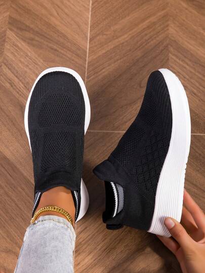 1 Pair Men's Breathable Slip-On Casual Shoes With Soft Soles