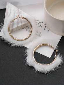 一对仿皮草耳环，欧美风格，展现女性夸张而别致的优雅气质，适合秋冬季佩戴。 - 彩色 - 查看 2