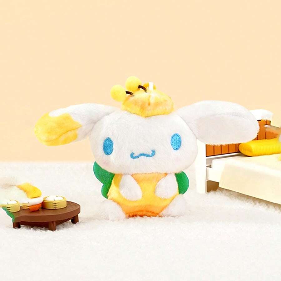 Miniso Sanrio Cinnamoroll 蜜蜂坐姿毛绒衣架，蜜蜂图案，独特坐姿设计，柔软毛绒材质，适合用作钥匙、包包挂饰和生日礼物（1 件） - 彩色 - 查看 1