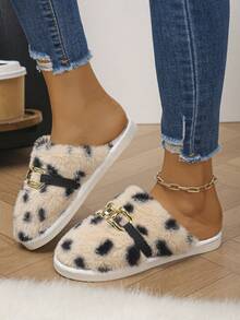 1 Pair Leopard Print Faux Fur Soft Slip-On Slippers With Metal Decor, Comfortable Fluffy House Slippers, Casual Wear For Women, Autumn/Winter, Random Leopard Pattern