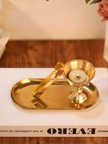 1 Peça/1 Conjunto Suporte de Vela de Chá de Latão Decoração para Casa Castiçal de Manteiga Castiçal de Lâmpada de Óleo de Cobre. Para Decoração de Quarto/Decoração de Casa/Decoração de Mesa, Melhor Presente para Amigo/Presente de Inverno/Dia de Ação de Graças/Natal/Halloween, Suprimentos Casuais Diários para Festa, Velas Brancas, Simples, Elegante, Atmosférico, Velas Românticas para Casamento e Mesa, Podem Ser Usadas como Festa de Aniversário, Cafeteria, Sala de Estar, Sala de Jantar