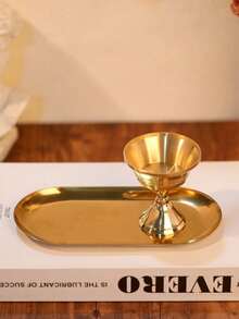 1 Peça/1 Conjunto Suporte de Vela de Chá de Latão Decoração para Casa Castiçal de Manteiga Castiçal de Lâmpada de Óleo de Cobre. Para Decoração de Quarto/Decoração de Casa/Decoração de Mesa, Melhor Presente para Amigo/Presente de Inverno/Dia de Ação de Graças/Natal/Halloween, Suprimentos Casuais Diários para Festa, Velas Brancas, Simples, Elegante, Atmosférico, Velas Românticas para Casamento e Mesa, Podem Ser Usadas como Festa de Aniversário, Cafeteria, Sala de Estar, Sala de Jantar