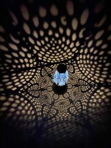 1 pezzo, 20 - 60cm, Lanterna solare in metallo, Motivo traforato, Proietta ombre artistiche, Stile boho-alla moda, Risparmio energetico. Perfetta per Natale, Pasqua, Ognissanti; Feste in giardino, Matrimoni, BBQ in cortile; Patio, Prato, Albero, Vialetto; Primavera, Estate. Decorativa da appendere