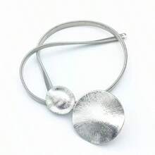 这款优雅的银色弹簧腰带，适合所有季节，是一款性感百搭的都市时尚单品。 - 銀色 - 查看 6