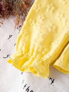 2 件套女婴甜美花卉刺绣荷叶边下摆灯笼袖衬衫和蝴蝶装饰磨边下摆牛仔裤套装 - 黃色 - 查看 6