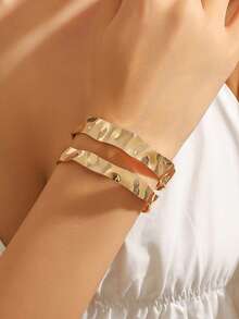 1pc Unique Curved Smooth Open Bangle Bracelet, Suitable For Women, Made Of Alloy Material, Suitable For Daily, Party, Christmas, Halloween Accessories And Gifts