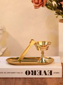 1 Peça/1 Conjunto Suporte de Vela de Chá de Latão Decoração para Casa Castiçal de Manteiga Castiçal de Lâmpada de Óleo de Cobre. Para Decoração de Quarto/Decoração de Casa/Decoração de Mesa, Melhor Presente para Amigo/Presente de Inverno/Dia de Ação de Graças/Natal/Halloween, Suprimentos Casuais Diários para Festa, Velas Brancas, Simples, Elegante, Atmosférico, Velas Românticas para Casamento e Mesa, Podem Ser Usadas como Festa de Aniversário, Cafeteria, Sala de Estar, Sala de Jantar