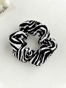 1pc Women's Cartoon Black & White Leopard Dot Wave Scrunchie, Elegant Retro Fashion Versatile Hair Accessory For Ponytail & Bun, Suitable For Daily Hairstyles, Ponytail Holders, Hair Elastics, Hair Rubber Bands, Scrunchies, Hair Rope ,Animal Print