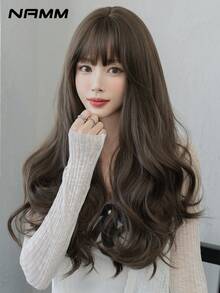 NAMM 24 英寸棕金色长卷发假发，适合女士 - 优雅超长波浪刘海假发，合成耐热纤维发丝，全机器制作，漂亮初学者无胶假发，适合日常佩戴、音乐节派对街头装扮、角色扮演动漫或服装使用、女孩毕业礼物及假发配饰