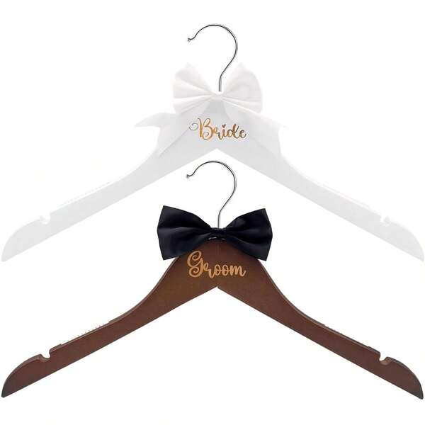 Cabide de Vestido de Noiva e Noivo, Cabide de Casamento de Madeira com Gravata Borboleta, Cabides Sr. e Sra., Cabide de Vestido de Noiva, Cabides de Madeira, Presente de Casamento, Presente da Festa de Noiva, Decorações, Decoração de Festival, Decoração de Quarto, Decoração Doméstica, Decoração de Quarto, Primavera, Minimalista, Blusas de Verão